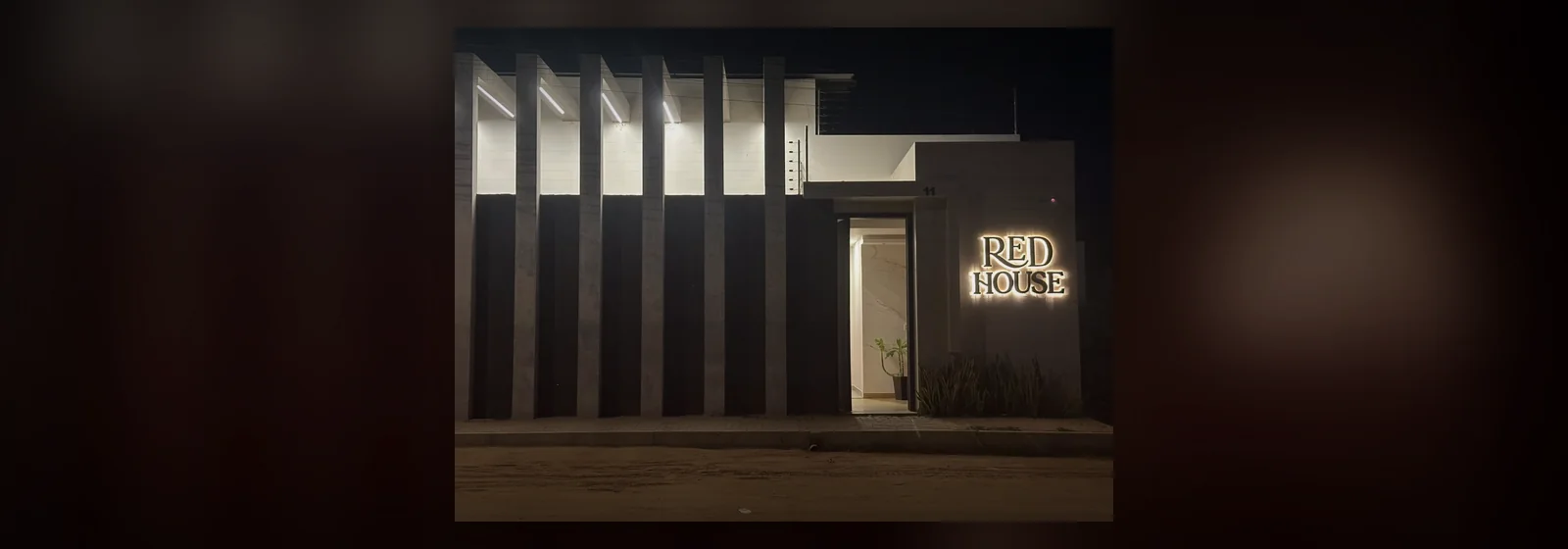 Entrada discreta da Red House